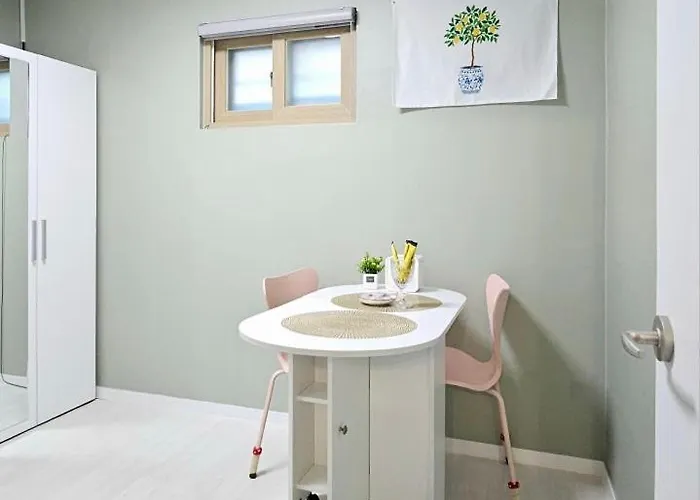 영스테이 Young #korea Foreign Language 1 Mins #kyung Hee Universiy 10mins # Hufs Station 10mins #hoegi Station16 Mins #kyung Hee Universiy Medical Center 20mins #ddp 33mins #jongno 29mins #hyehwa 47mins Appartement *