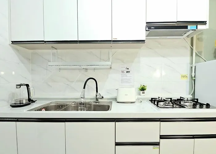 Appartement 영스테이 Young #korea Foreign Language 1 Mins #kyung Hee Universiy 10mins # Hufs Station 10mins #hoegi Station16 Mins #kyung Hee Universiy Medical Center 20mins #ddp 33mins #jongno 29mins #hyehwa 47mins Seoel